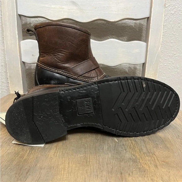 Frye VERONICA Brown Duck Engineer Winter Boots (fit more like a 6!) - Picture 2 of 5